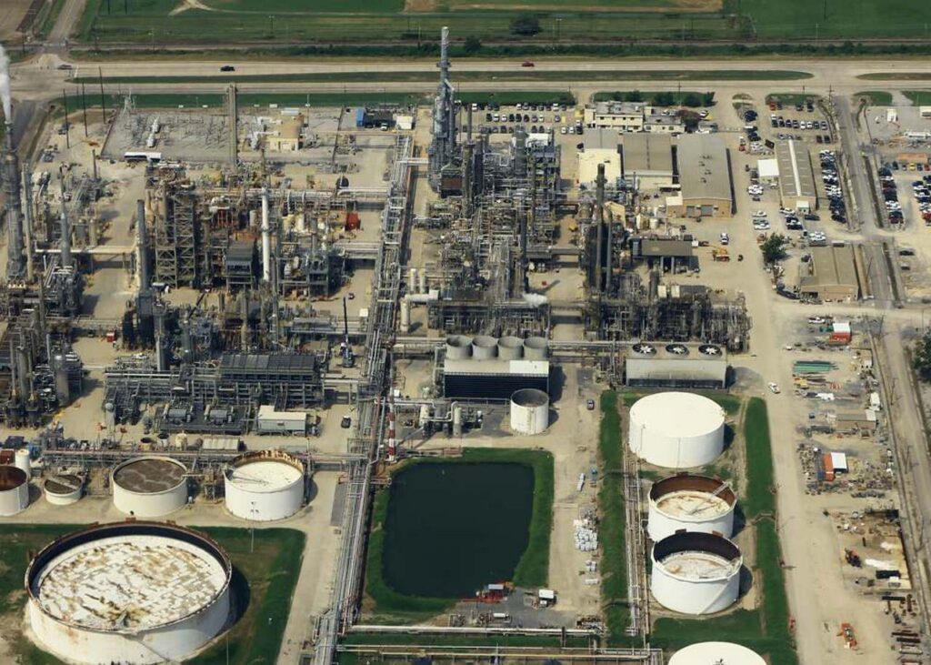 Port Allen refinery Louisiana, formulanone CC BY-SA2.0 cropped