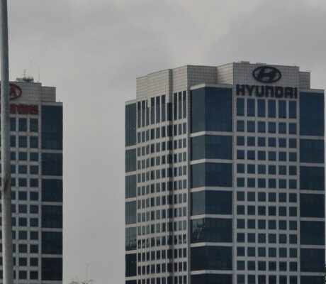 Archive photograph of Hyundai Motor headquarters at right and Kia headquarters at left in Seoul in 2010; not an image from the current earnings announcement.
