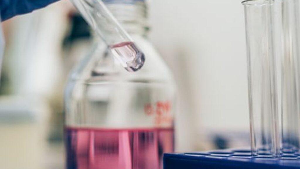 Archive laboratory photo, not a Biogen facility