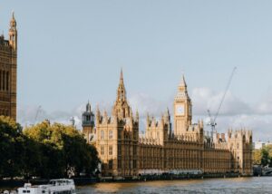 Archive photo of the Houses of Parliament and Big Ben beside the River Thames in London. Dawid Tkocz/Pexels (cropped).