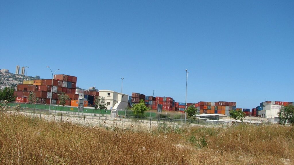 Archive containers at Haifa port, May 2011. Hanay, CC BY-SA 3.0 (cropped; image adaptation under the same license).