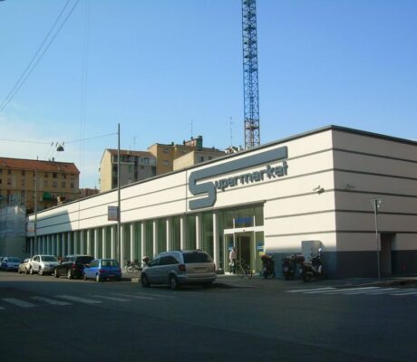A supermarket exterior in Milan. Archive consumer scene, not current prices.