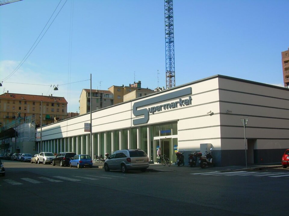 A supermarket exterior in Milan. Archive consumer scene, not current prices.