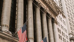 TheNewYorkStockExchange colonnade andAmericanflags in an illustrative archive photograph,notFridaytrading.