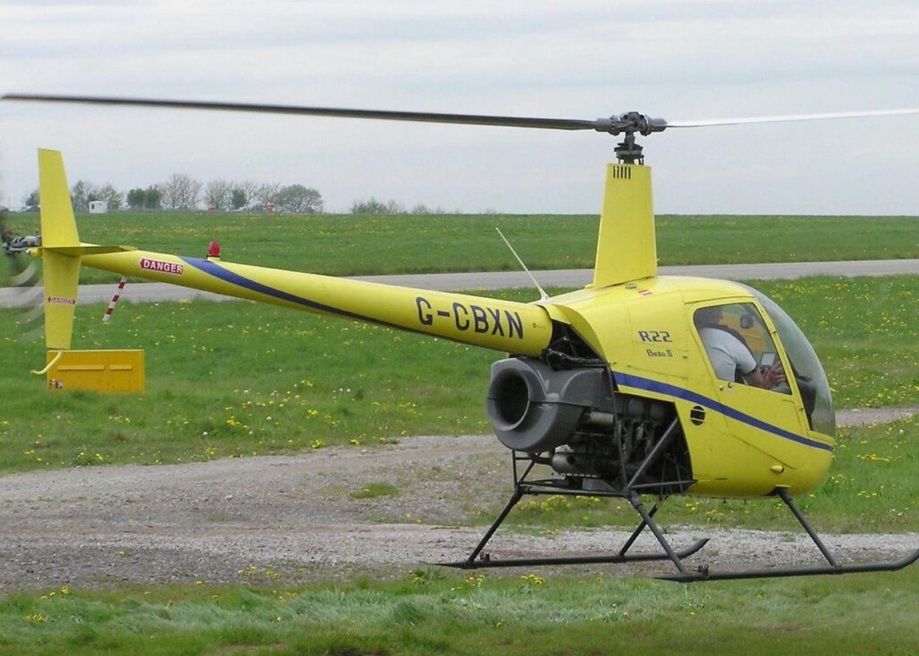 Archive Robinson R22 in Bristol, England, in 2005; not the aircraft involved. Adrian Pingstone / public domain.